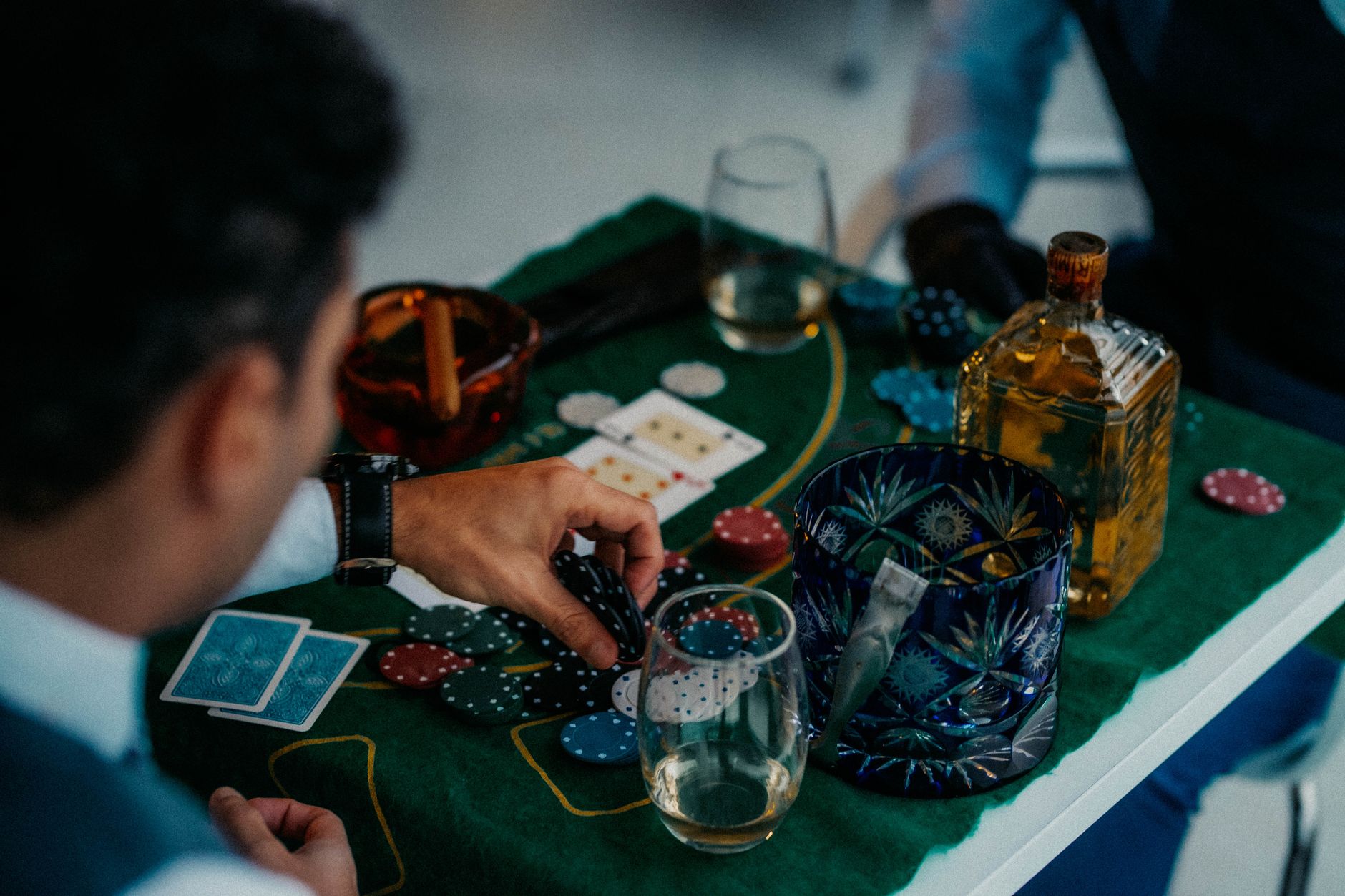 德州扑克入门书籍推荐排行榜：从零基础到进阶的十本必读经典（实战示例）
