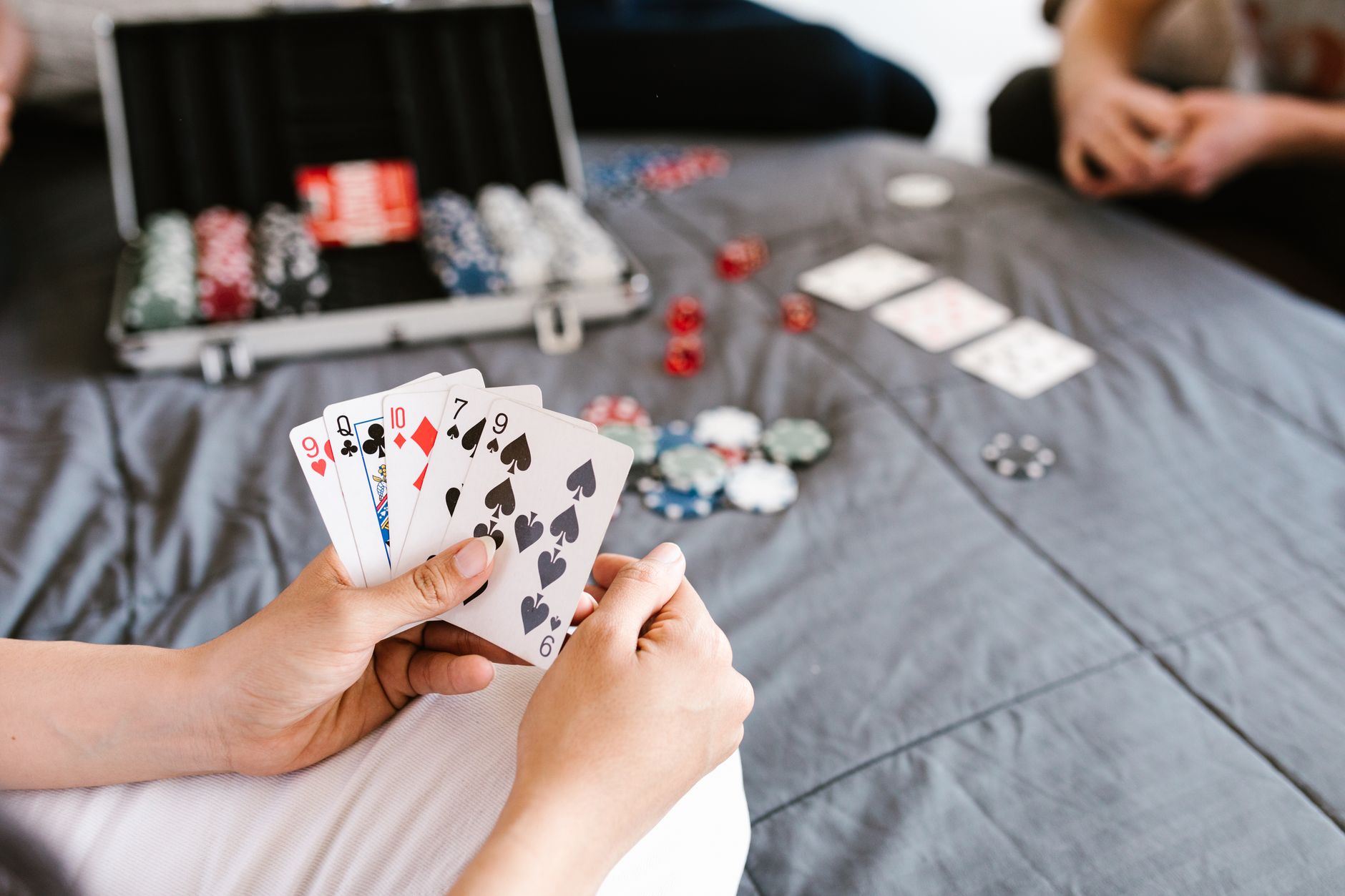 翻前3bet是什么意思?新手必懂的再加注策略与实战要点(实战示例)