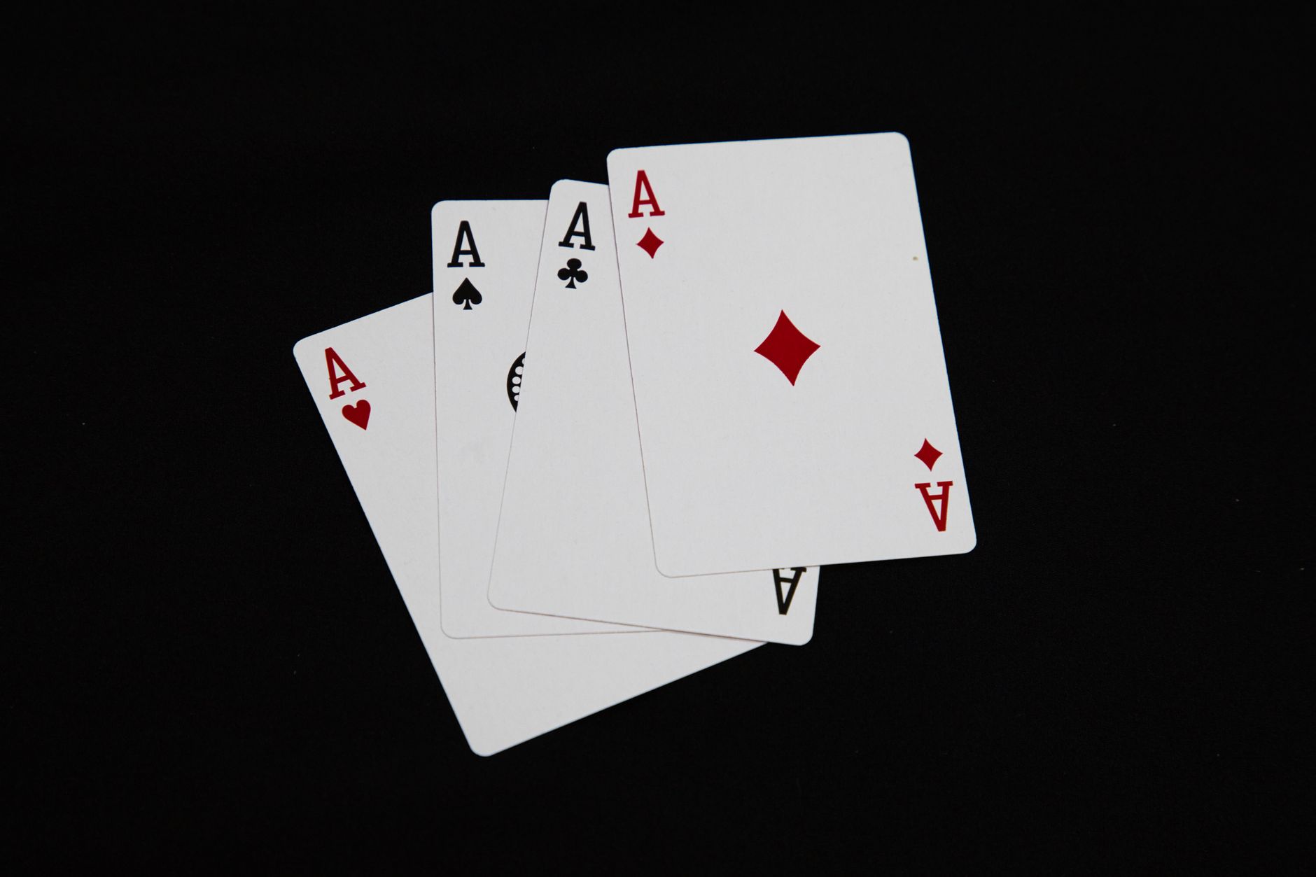 扑克心理盲点自我诊断:五个常见认知偏差与应对策略(实战示例)
