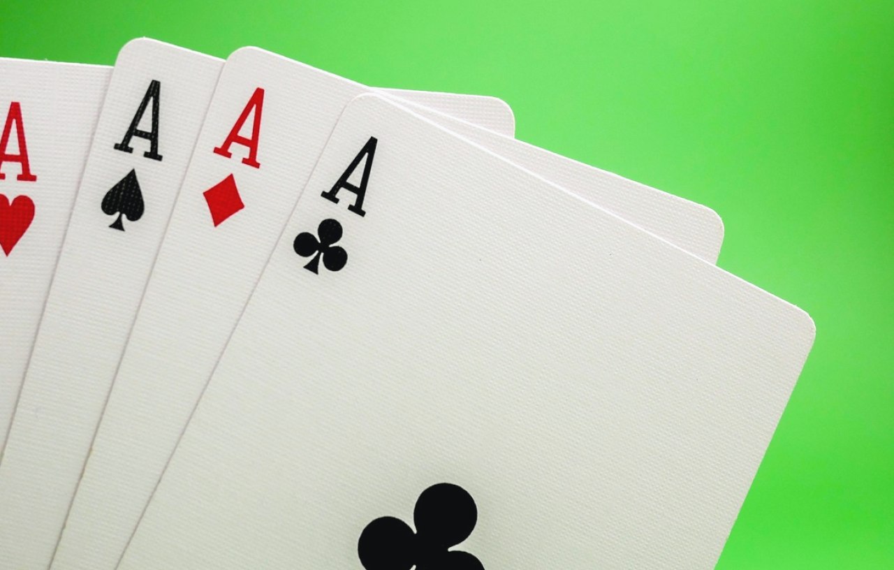 锦标赛 vs 现金局：WSOP巡回赛与本地牌局，哪个更软？