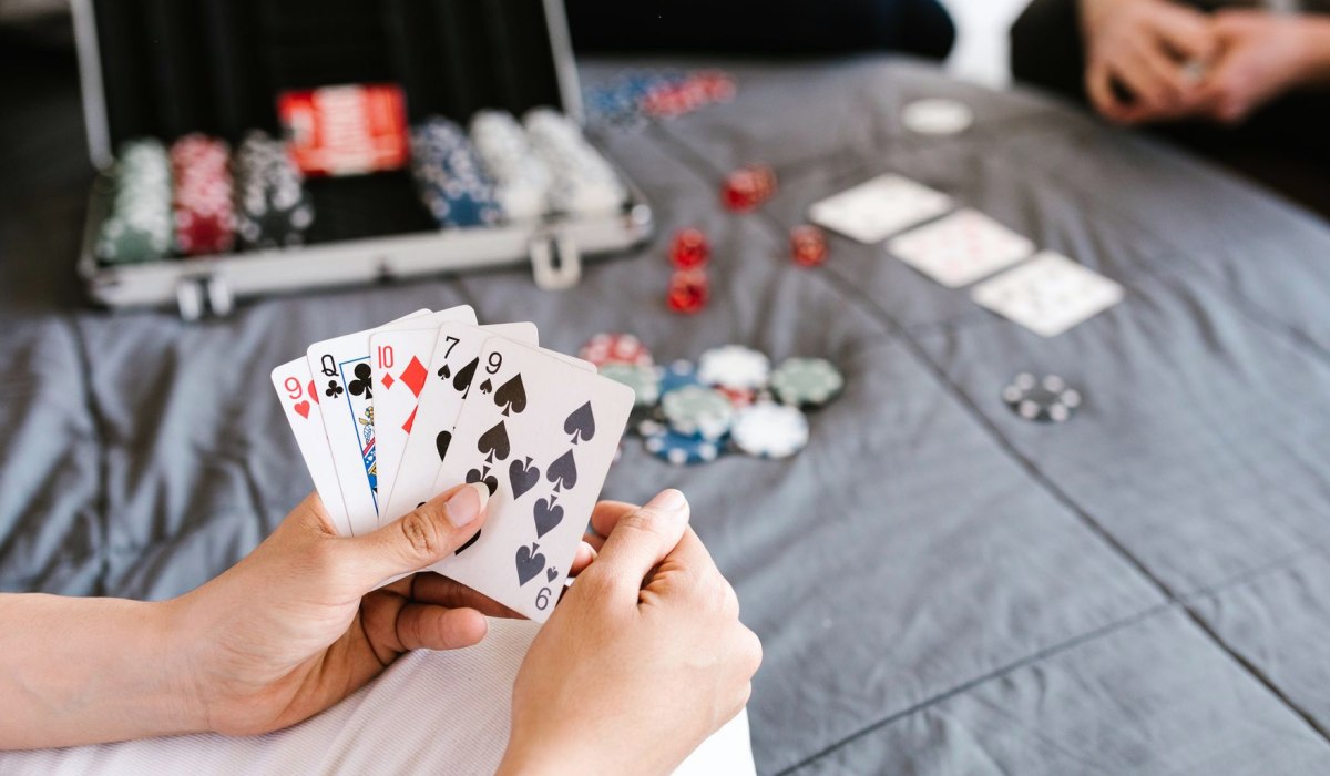 https://www.reddit.com/r/poker/comments/1uy8rsf/table_ethics_hit_n_run/ - 牌桌礼仪:赢钱后提前走人算不算不道德?