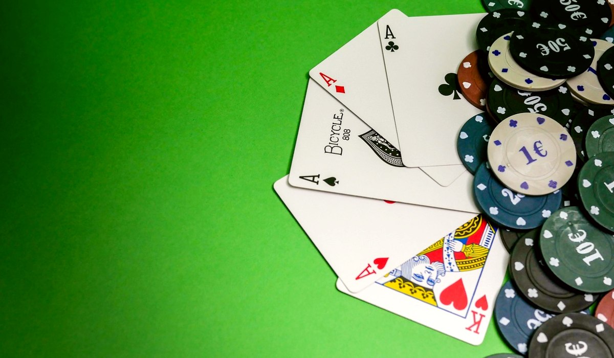 https://www.reddit.com/r/poker/comments/1v46o50/table_finished_and_in_its_place_diy/ - DIY德州扑克桌:从零打造家庭牌桌的实用指南