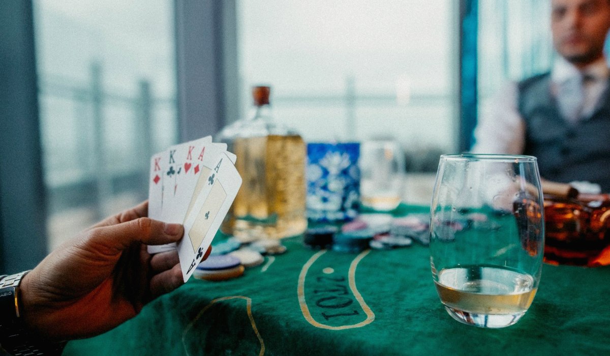https://www.reddit.com/r/poker/comments/1uszp27/why_is_live_cash_poker_in_europe_so_bad_right_now/ - 欧洲现场扑克抽水太疯狂?解析无上限抽水对盈利的致