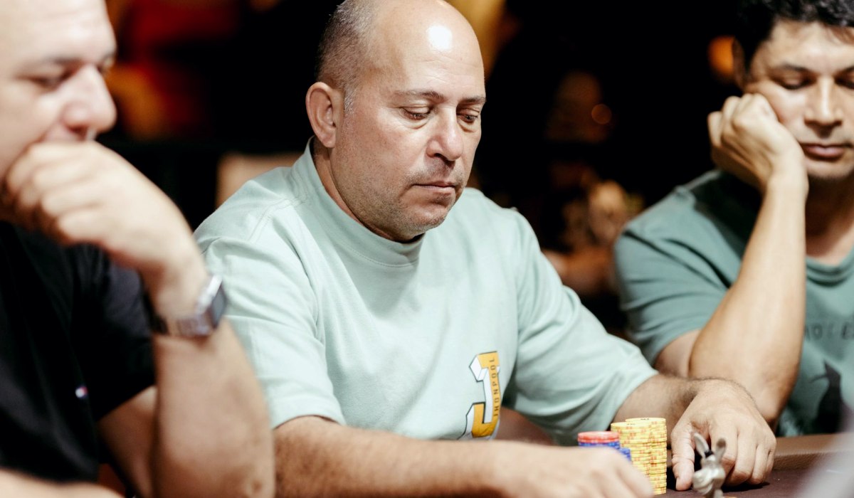 https://www.reddit.com/r/poker/comments/1uzko0w/circuit_tournaments_vs_cash/ - 锦标赛 vs 现金局：WSOP巡回赛与本地牌局，哪个更软？
