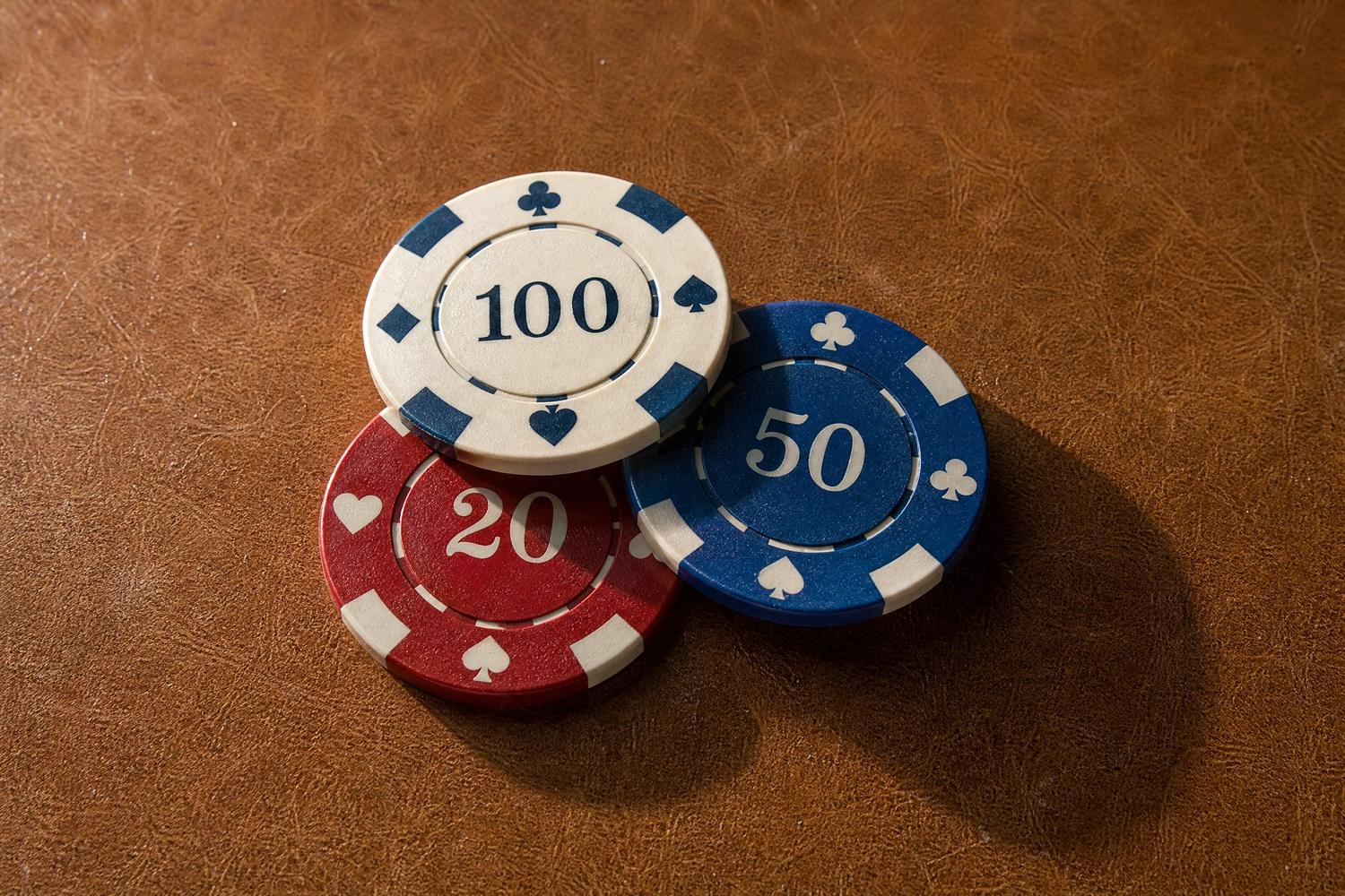 QQPOKER官网怎么进:德州扑克新手入门与访问指南(实战示例)
