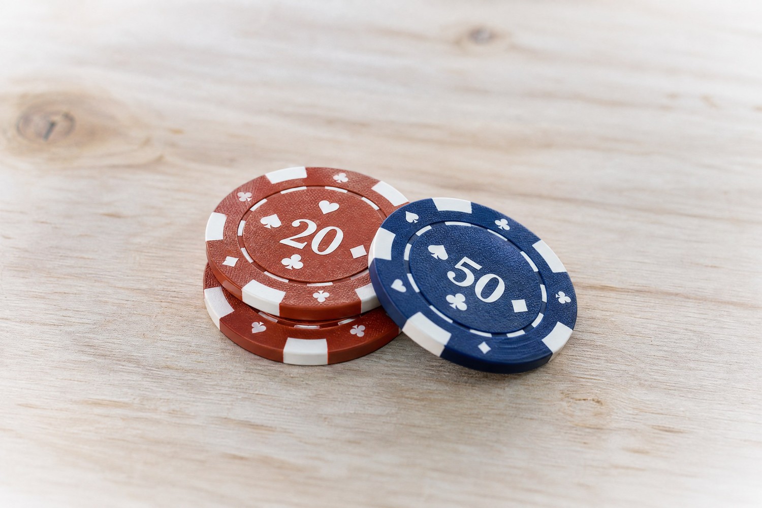 QQPOKER大盲位防守策略:翻前跟注范围与翻后处理要点